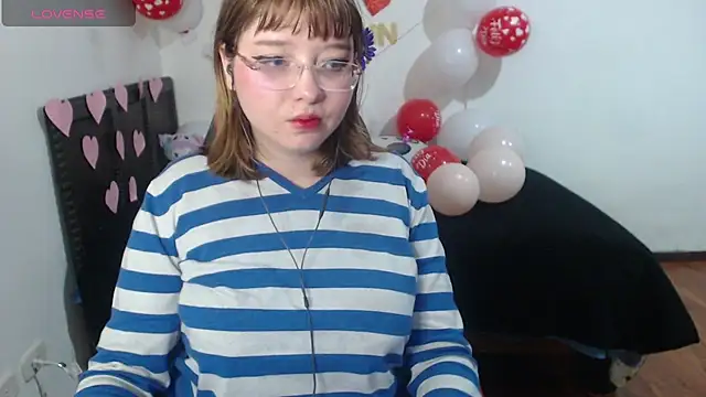 Snapshot of Cherrybloom692 chatting on February 16, 2026, 6:23 am Cherrybloom692 online show from February 16, 2026, 6:23 am