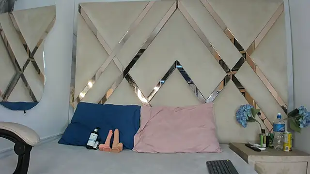 honeyhtx online show from April 7, 2026, 12:40 pm