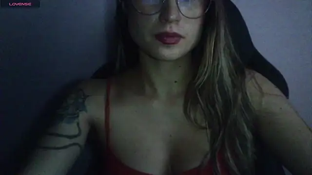 Tifanny 0a online show from April 16, 2026, 9:39 pm