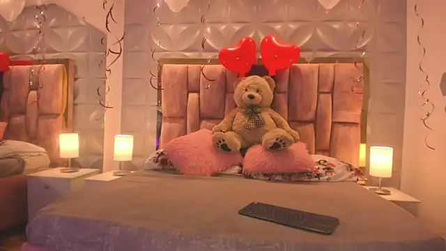 Snapshot of Paris_Velvet chatting on February 15, 2026, 11:14 pm Paris Velvet online show from February 15, 2026, 11:14 pm