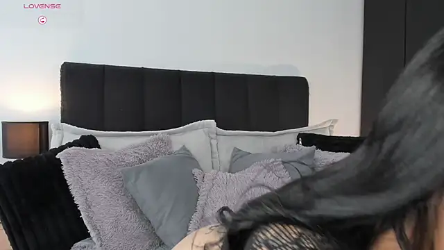 Amarae  online show from April 9, 2026, 8:15 pm