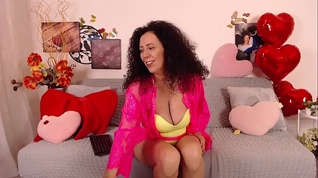 Snapshot of BettiAdamson chatting on February 16, 2026, 6:56 am BettiAdamson online show from February 16, 2026, 6:56 am