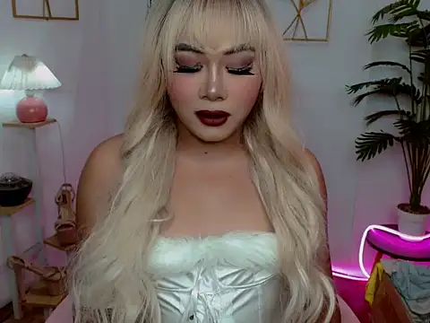 Serenity Mooree online show from March 27, 2026, 12:30 am