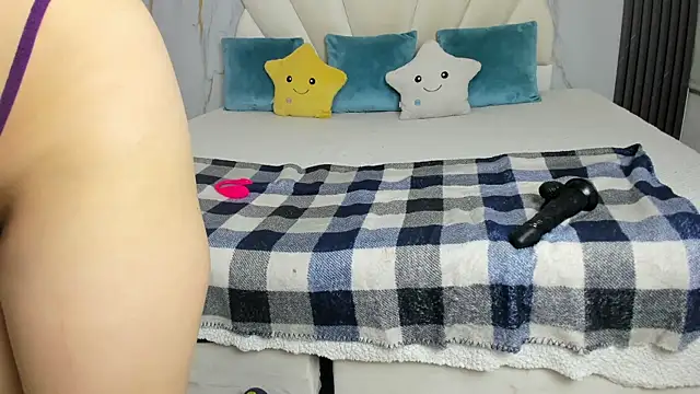 Lia Nova online show from April 17, 2026, 12:19 pm