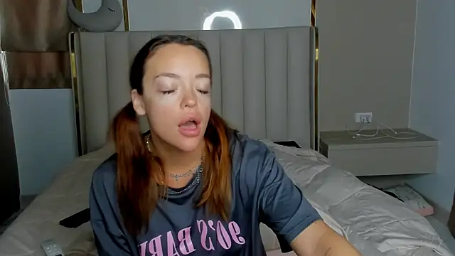 stellaa quenn online show from April 13, 2026, 12:14 am