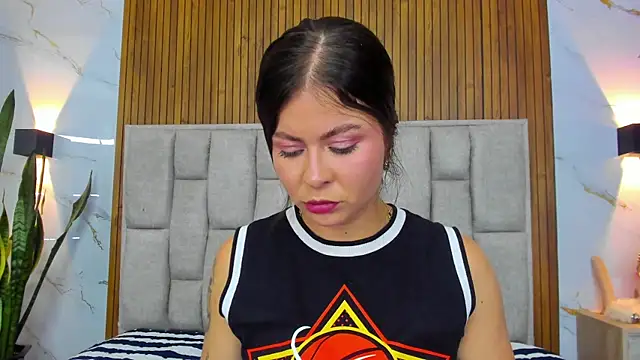 Scarlet Rosexx online show from April 2, 2026, 11:00 pm