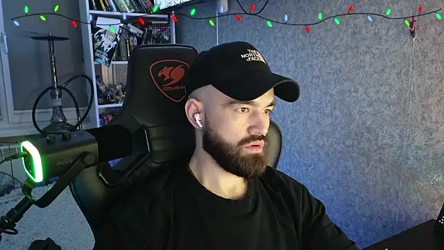 Snapshot of _Mostly_ chatting on February 7, 2026, 12:40 am Mostly online show from February 7, 2026, 12:40 am