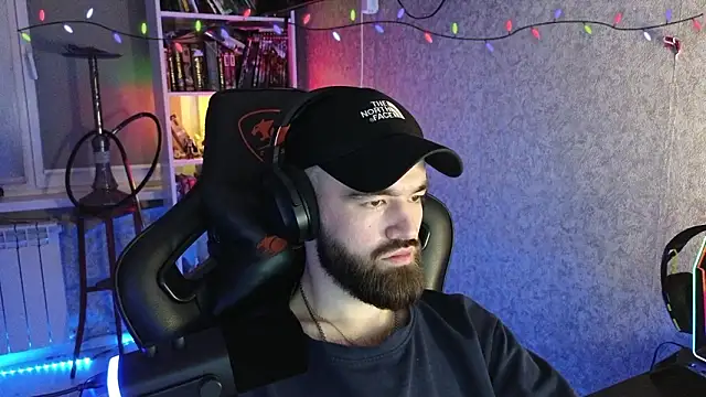 Snapshot of _Mostly_ chatting on March 1, 2026, 1:05 am Mostly online show from March 1, 2026, 1:05 am