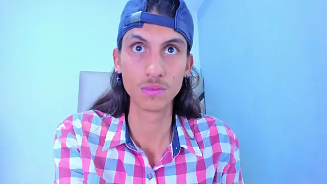 Snapshot of Noha-Smith chatting on February 3, 2026, 4:10 am Noha-Smith online show from February 3, 2026, 4:10 am