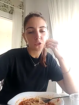 laparejaideal08 online show from March 12, 2026, 4:44 pm