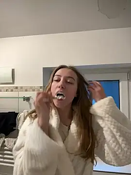 Snapshot of romyxxs chatting on February 3, 2026, 7:02 am romyxxs online show from February 3, 2026, 7:02 am