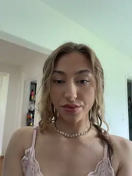 romyxxs online show from May 14, 2026, 10:23 am