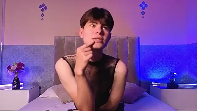 Snapshot of Derek_Sinn chatting on February 20, 2026, 8:11 pm Derek Sinn online show from February 20, 2026, 8:11 pm