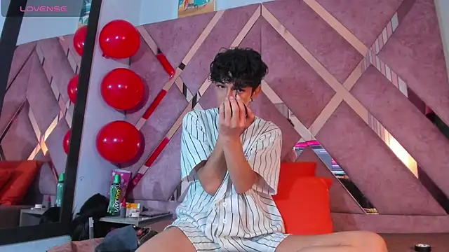 Snapshot of MeghanQueen__ chatting on February 14, 2026, 4:23 am MeghanQueen online show from February 14, 2026, 4:23 am