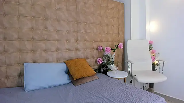 elizabeeth jones online show from February 14, 2026, 3:18 am