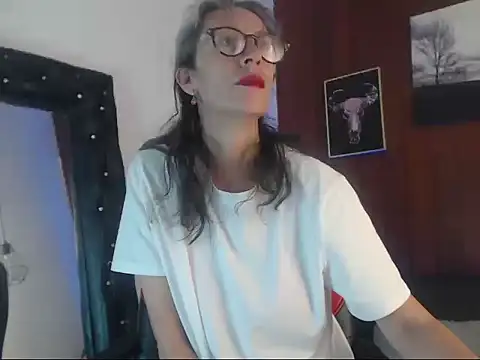 laurasofia45 online show from February 19, 2026, 7:38 am