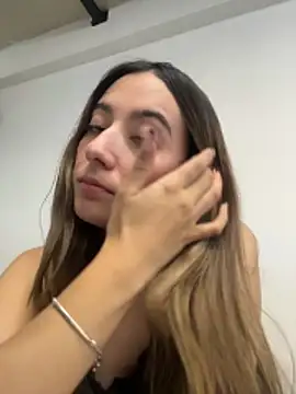 kloe  t18 online show from March 11, 2026, 8:47 pm