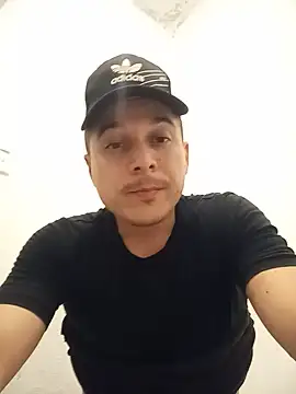 Snapshot of Reuss25 chatting on June 16, 2026, 11:43 am Reuss25 online show from June 16, 2026, 11:43 am