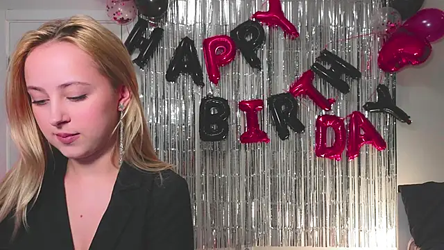 Snapshot of xloex chatting on February 10, 2026, 7:02 pm xloex online show from February 10, 2026, 7:02 pm