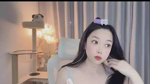 Yumi yuni online show from May 8, 2026, 1:26 pm