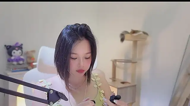Yumi yuni online show from July 24, 2026, 1:29 pm