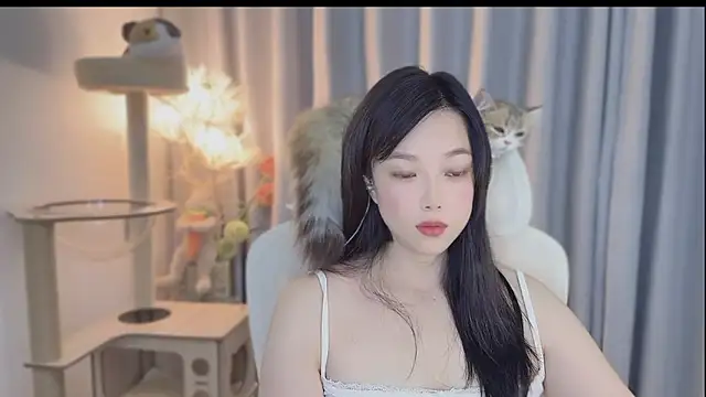 Yumi yuni online show from May 6, 2026, 1:26 pm