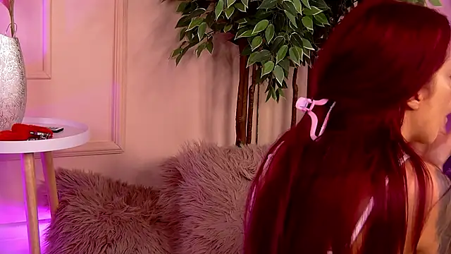 CrystalRedd online show from March 4, 2026, 5:15 am