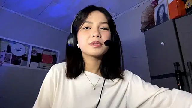 ConstancePorrini online show from February 5, 2026, 10:22 am