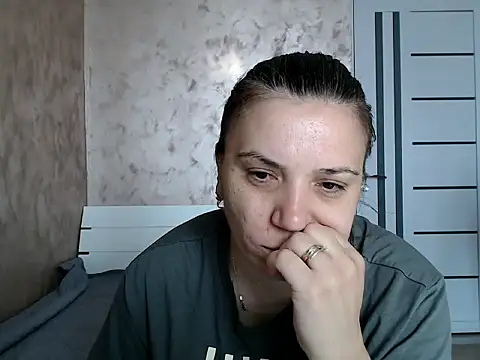 LorraGrey online show from April 15, 2026, 5:46 am