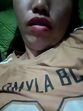 hot-luna- online show from April 16, 2026, 12:39 pm