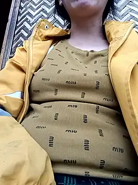 hot-luna- online show from March 4, 2026, 9:06 am