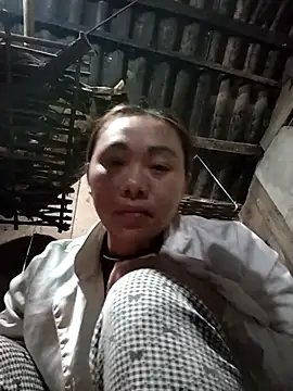 Snapshot of Bella-222 chatting on February 11, 2026, 12:10 am Bella-222 online show from February 11, 2026, 12:10 am