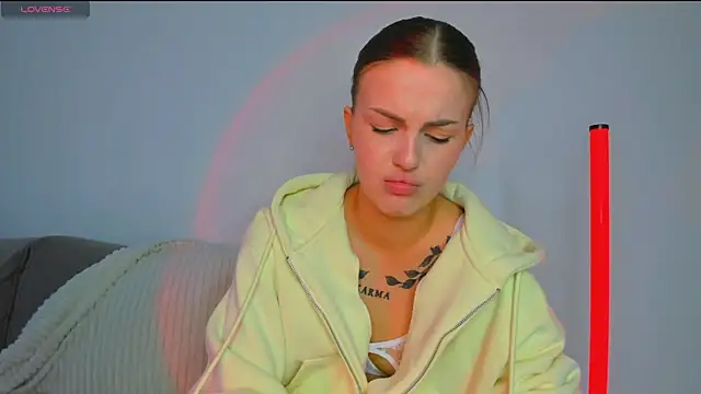 AkylinaGold online show from May 27, 2026, 1:57 am