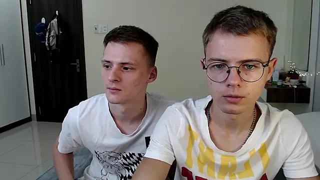 NikiKerryCum online show from April 9, 2026, 2:01 pm