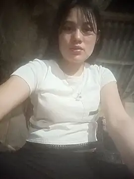 Snapshot of Momo-biki chatting on May 5, 2026, 1:25 pm Momo-biki online show from May 5, 2026, 1:25 pm