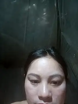 Snapshot of Momo-biki chatting on May 15, 2026, 11:14 pm Momo-biki online show from May 15, 2026, 11:14 pm