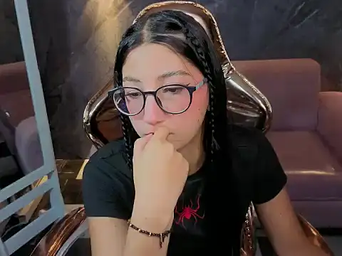 Snapshot of Sophie_jones_b chatting on February 4, 2026, 12:44 pm Sophie jones b online show from February 4, 2026, 12:44 pm