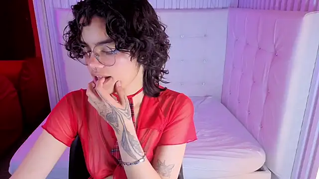 Snapshot of KittyLatina_02 chatting on February 15, 2026, 12:11 am KittyLatina 02 online show from February 15, 2026, 12:11 am