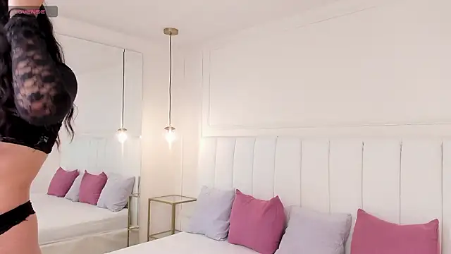 naomi amoretti online show from March 7, 2026, 7:41 pm