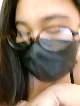 mini27mimi online show from May 17, 2026, 7:14 pm