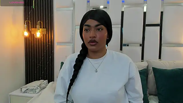  luna rossee  online show from February 26, 2026, 9:59 pm