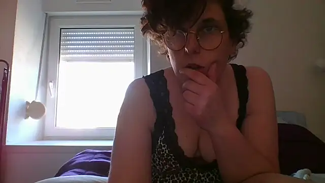 OIseauNoir88 online show from March 17, 2026, 1:58 pm