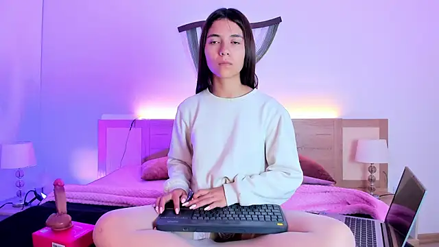 Snapshot of LiaJohnnson_ chatting on February 17, 2026, 4:10 am LiaJohnnson online show from February 17, 2026, 4:10 am