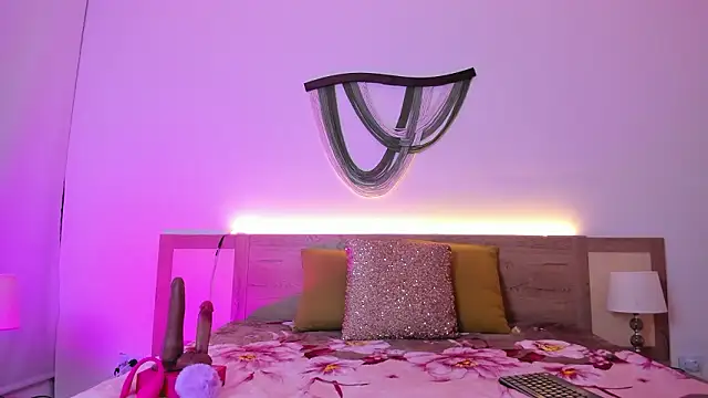 LiaJohnnson  online show from April 1, 2026, 4:14 am