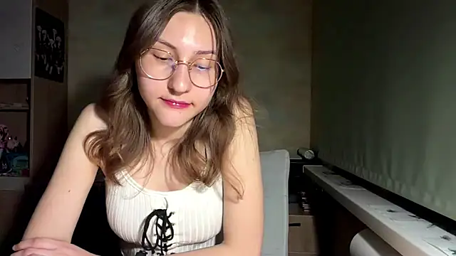Miaaa Moon online show from May 10, 2026, 5:59 pm