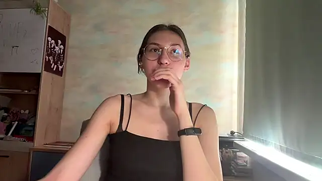 Snapshot of Miaaa_Moon chatting on July 21, 2026, 2:29 pm Miaaa Moon online show from July 21, 2026, 2:29 pm