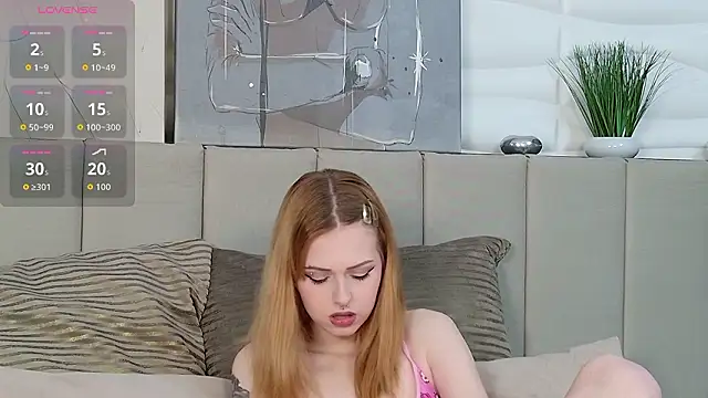 DephneMoon online show from February 17, 2026, 5:49 am