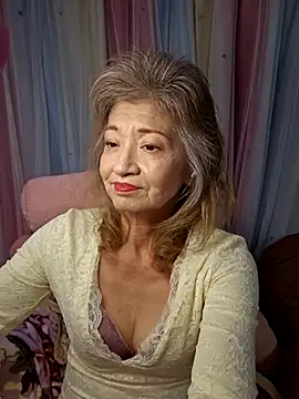 Snapshot of URAN429 chatting on February 7, 2026, 7:55 pm URAN429 online show from February 7, 2026, 7:55 pm