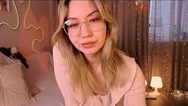 Snapshot of lusciousslily chatting on March 2, 2026, 2:45 am lusciousslily online show from March 2, 2026, 2:45 am