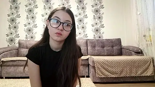 Snapshot of ZyntraLoom chatting on February 8, 2026, 1:20 pm ZyntraLoom online show from February 8, 2026, 1:20 pm